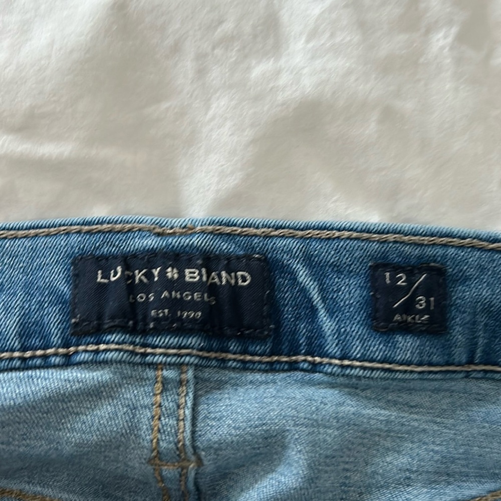 Ava skinny ankle 
Lucky brand 
Excellent condition
Light fading wash 
Size 12/31